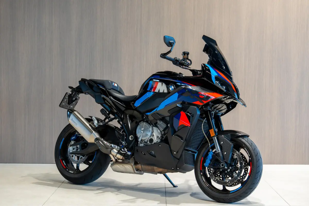 M Competition Carbon Akrapovic M GPS Laptimer (2025)