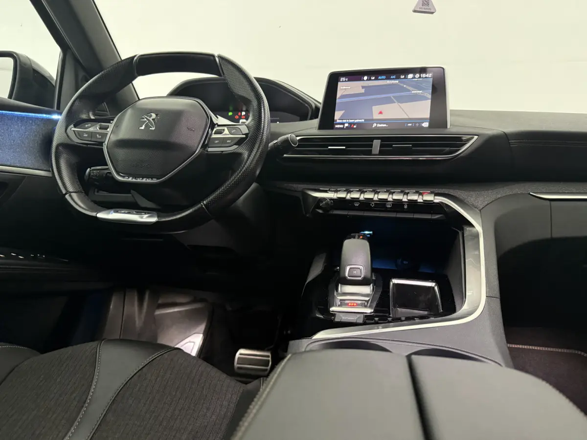 1.6 PureTech GT-Line 7p. | Pano | Camera | Sfeer | Virtual | Carplay | LED | Clima | Cruise
