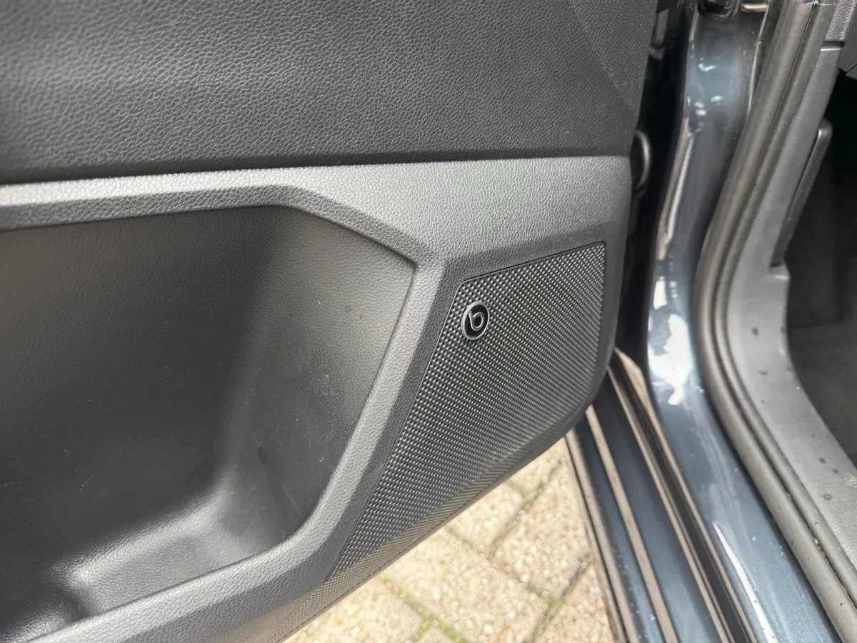 1.0 TSI FR DSG I CARPLAY I ALCANTARA I PDC I CLIMA I CRUISE I VOL!!
