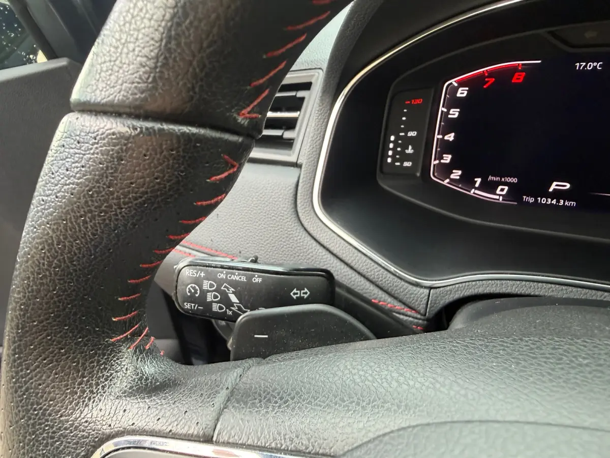 1.0 TSI FR DSG I CARPLAY I ALCANTARA I PDC I CLIMA I CRUISE I VOL!!
