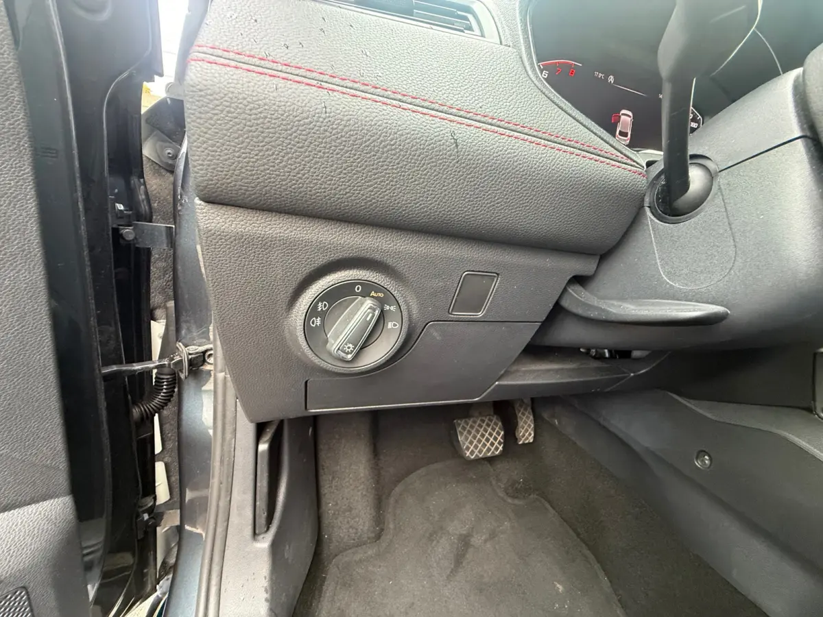 1.0 TSI FR DSG I CARPLAY I ALCANTARA I PDC I CLIMA I CRUISE I VOL!!
