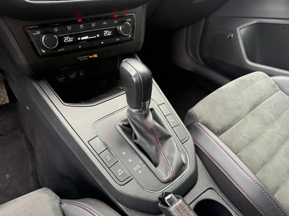 1.0 TSI FR DSG I CARPLAY I ALCANTARA I PDC I CLIMA I CRUISE I VOL!!