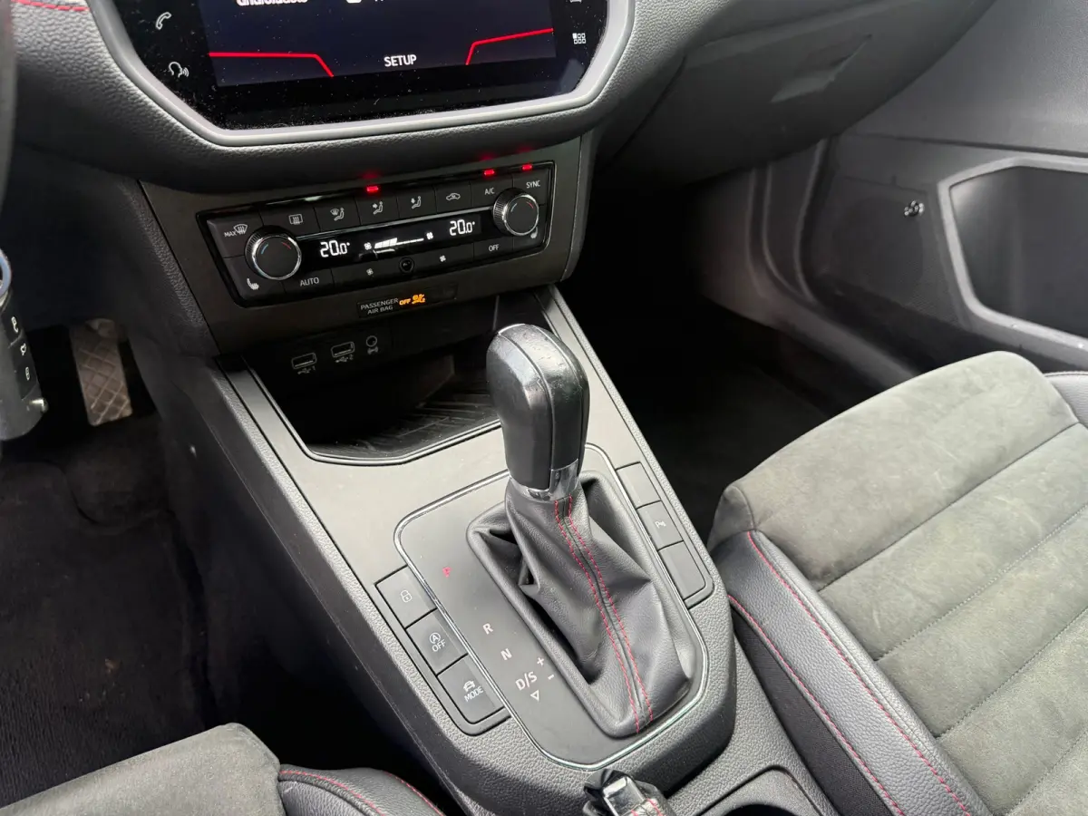 1.0 TSI FR DSG I CARPLAY I ALCANTARA I PDC I CLIMA I CRUISE I VOL!!