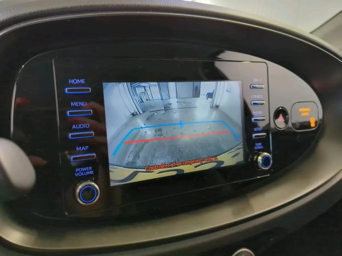 1.0 VVT-i MT Play | Camera |