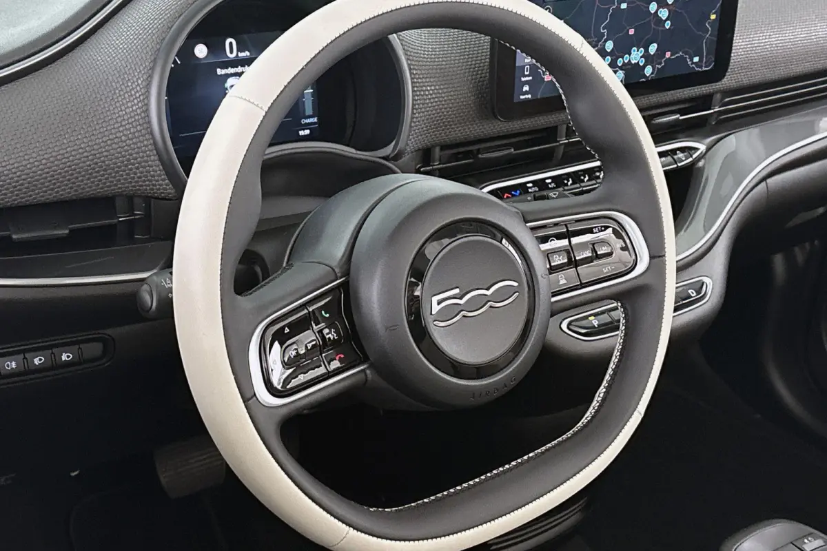 La Prima 42 kWh Cabrio Leder Stoelverwarming Achteruitrijcamera 17"