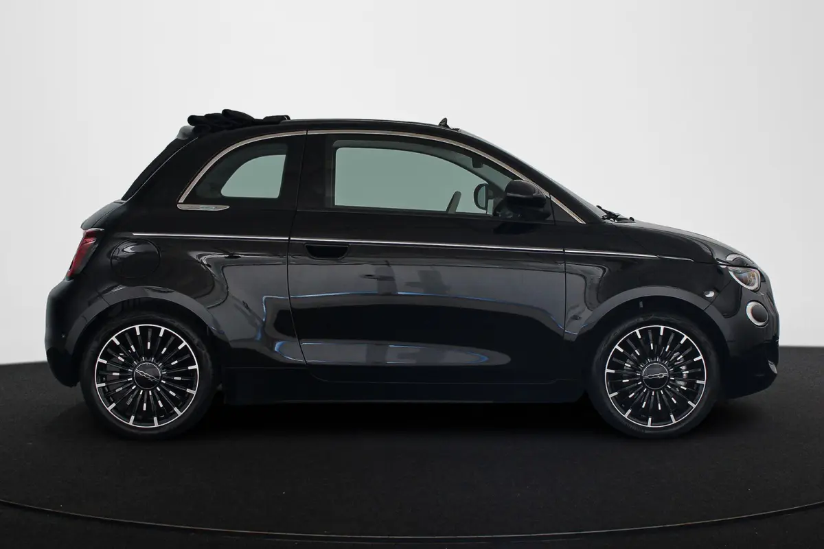 La Prima 42 kWh Cabrio Leder Stoelverwarming Achteruitrijcamera 17"