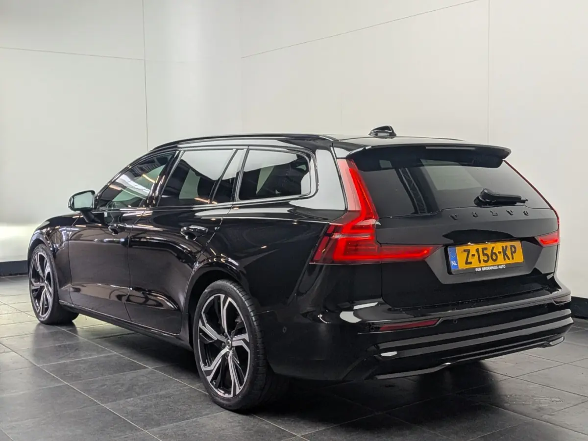 2.0 T8 Plug-in hybrid AWD Ultimate Dark | 360 Camera | 19' | HUD | Panoramadak | Stuur+Stoel(en)verwarming |
