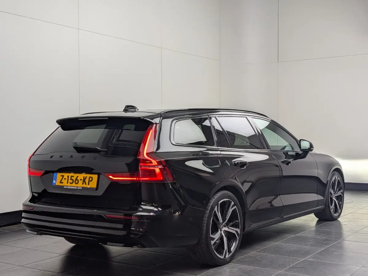 2.0 T8 Plug-in hybrid AWD Ultimate Dark | 360 Camera | 19' | HUD | Panoramadak | Stuur+Stoel(en)verwarming |
