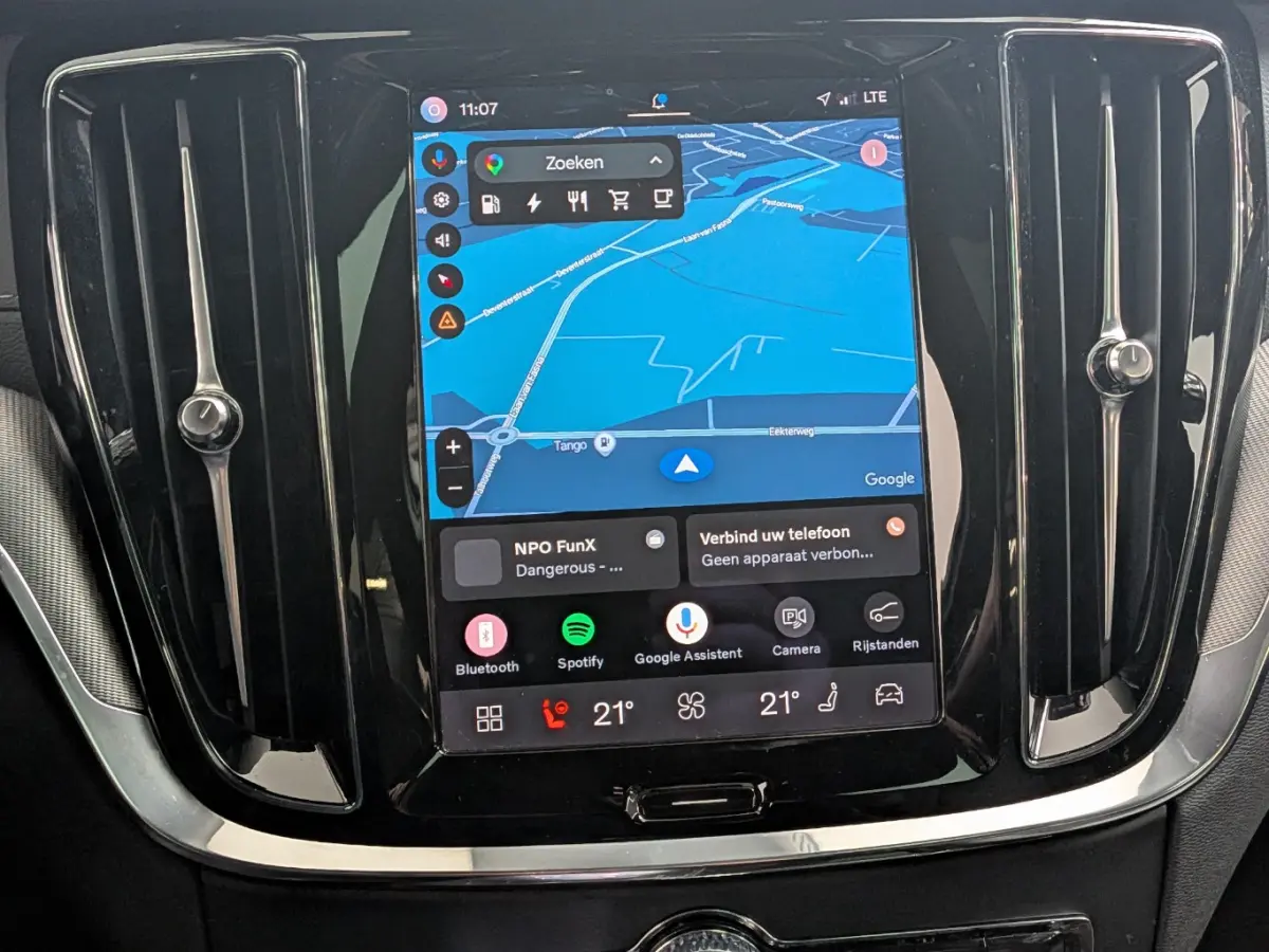 2.0 T8 Plug-in hybrid AWD Ultimate Dark | 360 Camera | 19' | HUD | Panoramadak | Stuur+Stoel(en)verwarming |