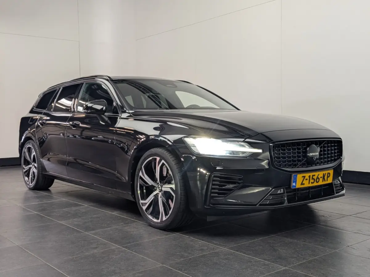 2.0 T8 Plug-in hybrid AWD Ultimate Dark | 360 Camera | 19' | HUD | Panoramadak | Stuur+Stoel(en)verwarming |