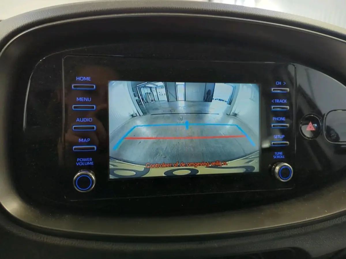 1.0 VVT-i MT Play | Camera |