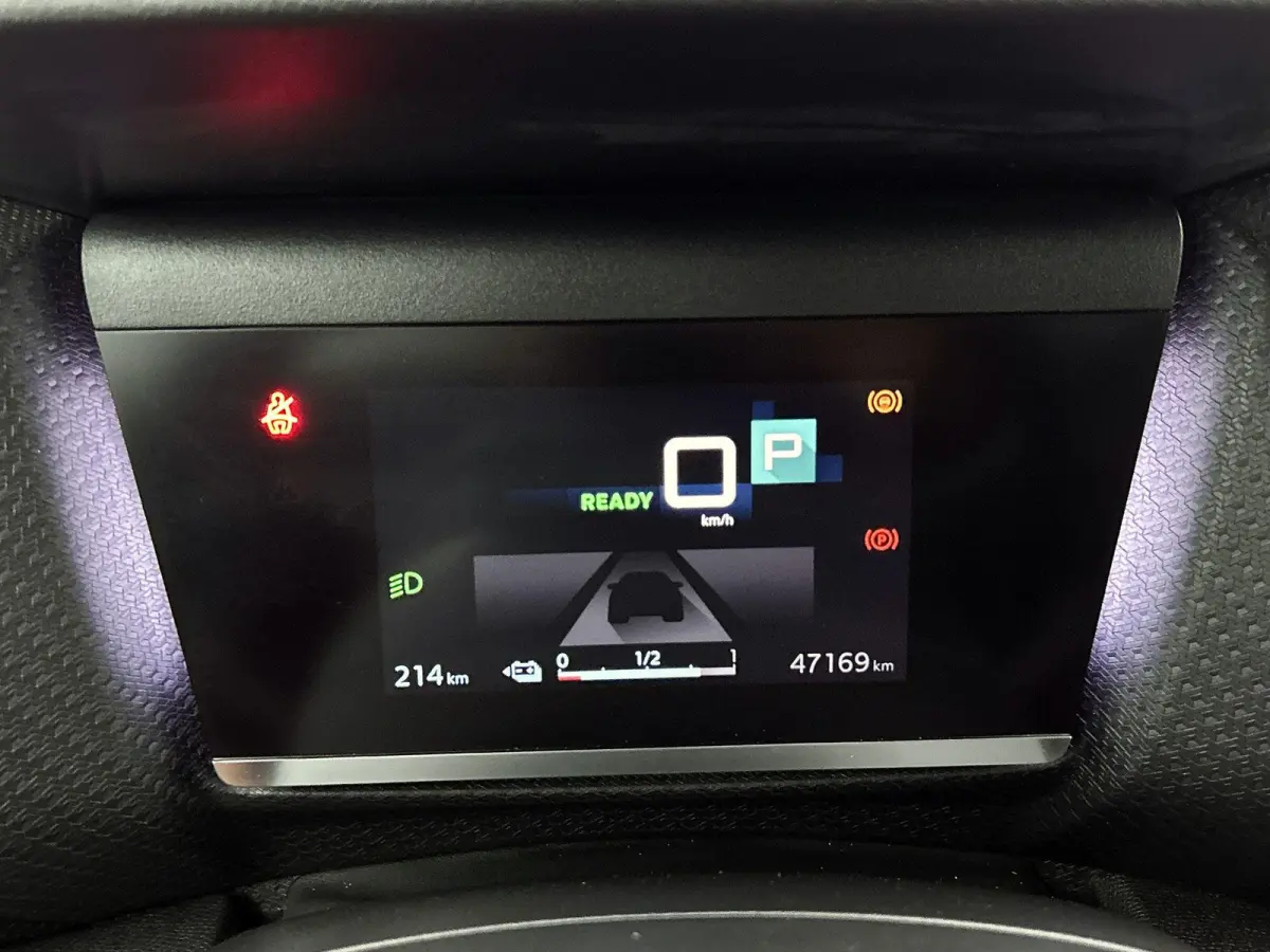 Feel Edition 50 kWh | ACCU 92% | Automaat | Head-up display | Camera | Navigatie | Parkeersensoren | Climate control | Cruise control | Lane assist |