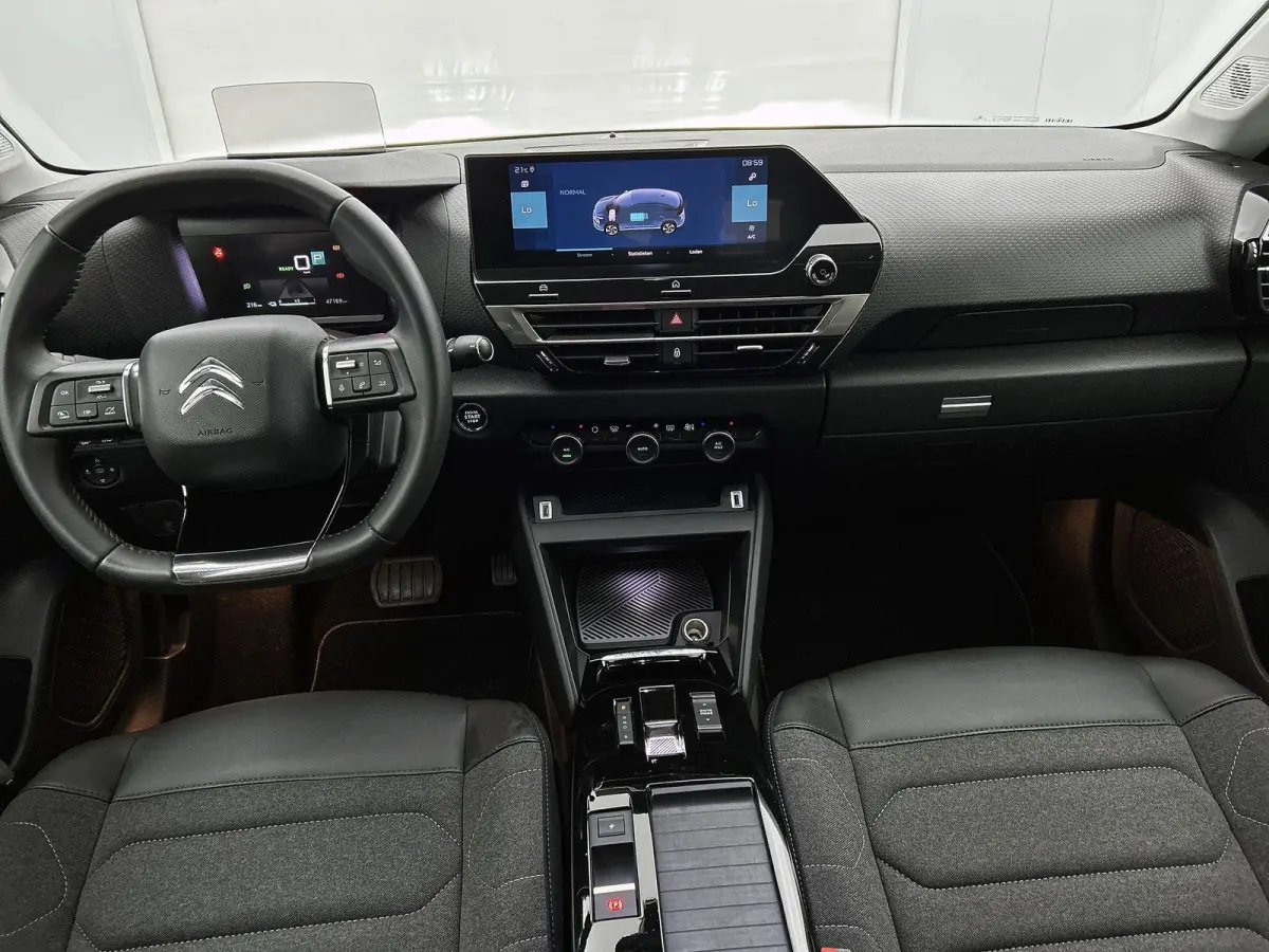 Feel Edition 50 kWh | ACCU 92% | Automaat | Head-up display | Camera | Navigatie | Parkeersensoren | Climate control | Cruise control | Lane assist |