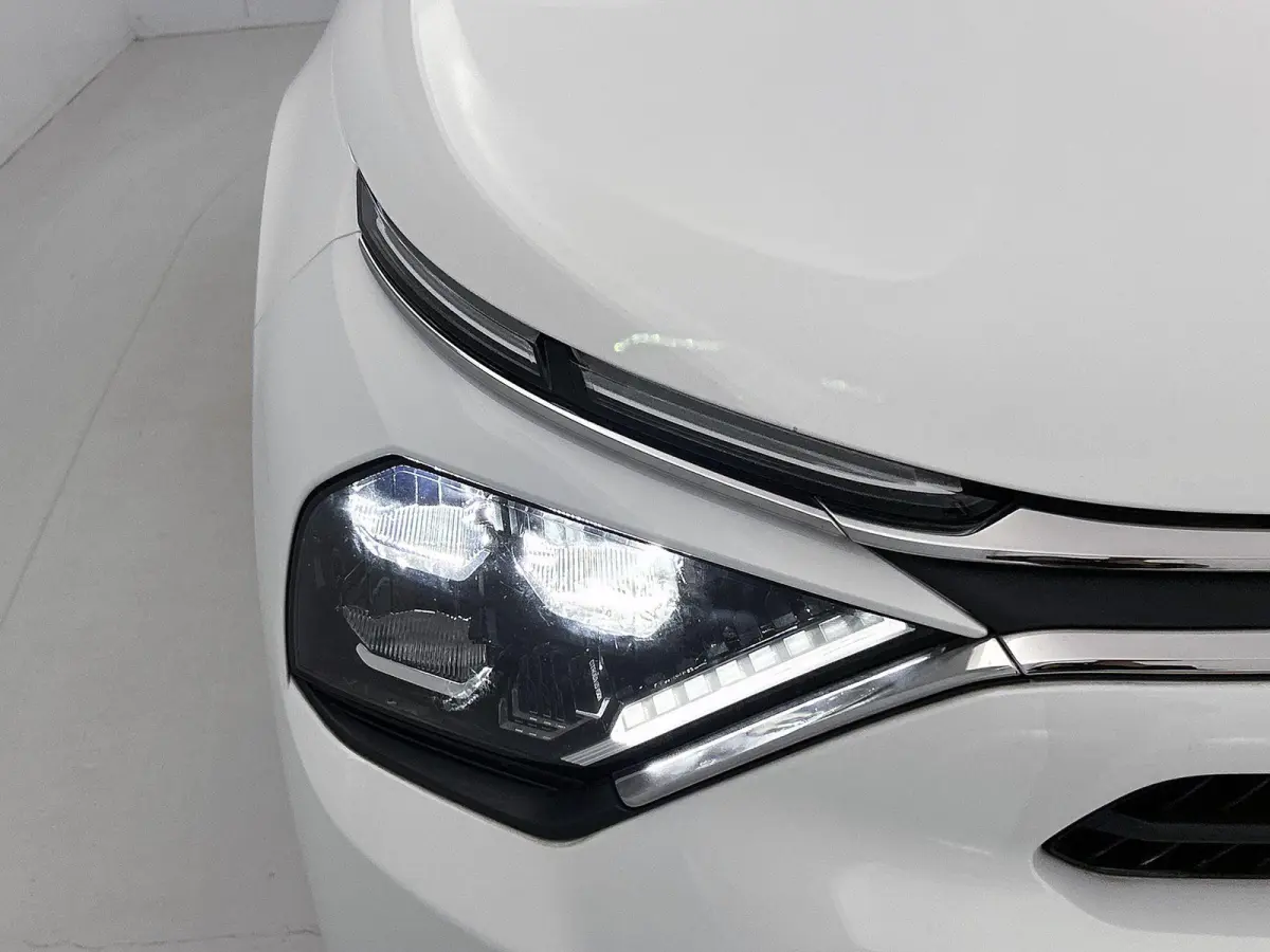Feel Edition 50 kWh | ACCU 92% | Automaat | Head-up display | Camera | Navigatie | Parkeersensoren | Climate control | Cruise control | Lane assist |