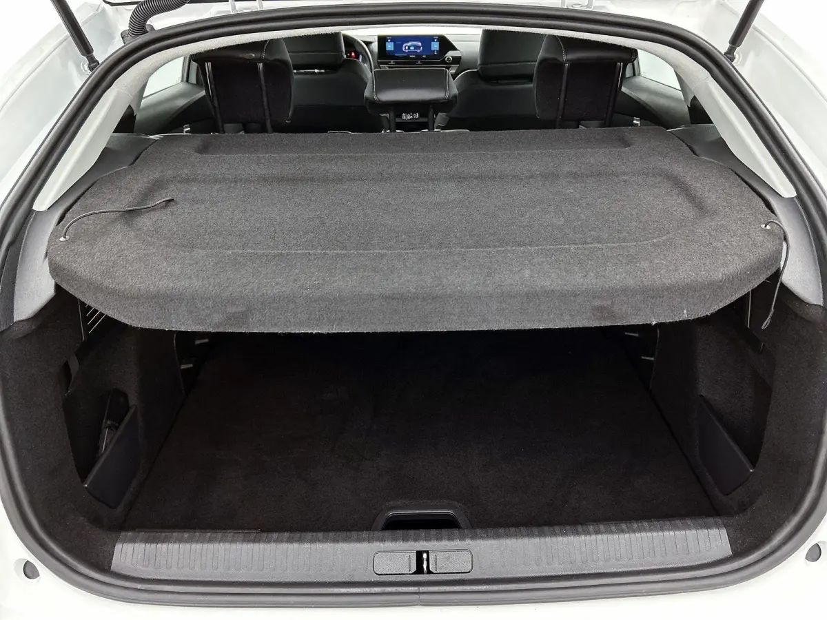 Feel Edition 50 kWh | ACCU 92% | Automaat | Head-up display | Camera | Navigatie | Parkeersensoren | Climate control | Cruise control | Lane assist |