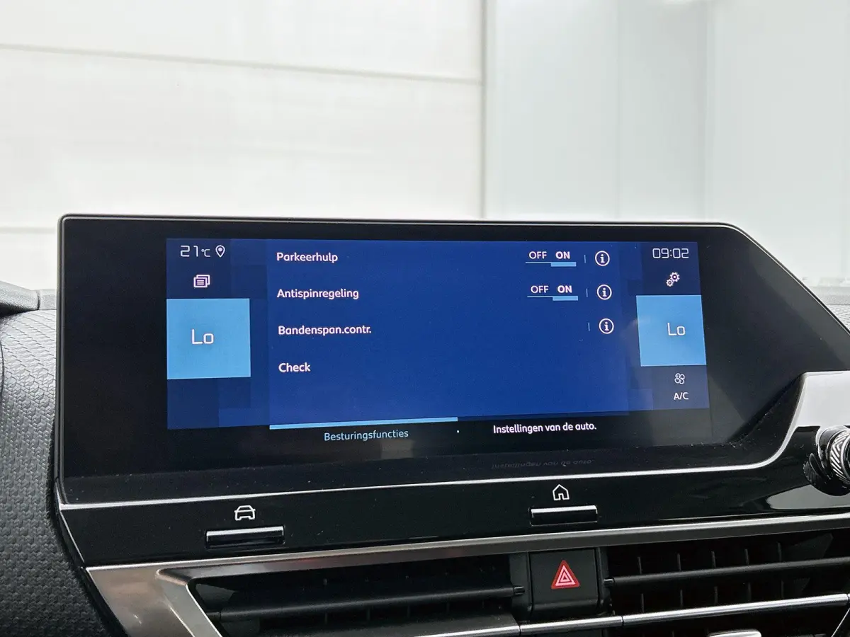 Feel Edition 50 kWh | ACCU 92% | Automaat | Head-up display | Camera | Navigatie | Parkeersensoren | Climate control | Cruise control | Lane assist |