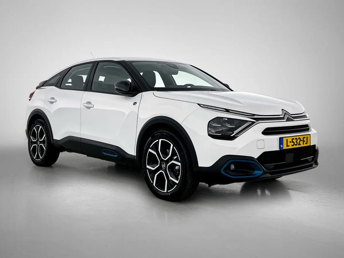 Feel Edition 50 kWh | ACCU 92% | Automaat | Head-up display | Camera | Navigatie | Parkeersensoren | Climate control | Cruise control | Lane assist |