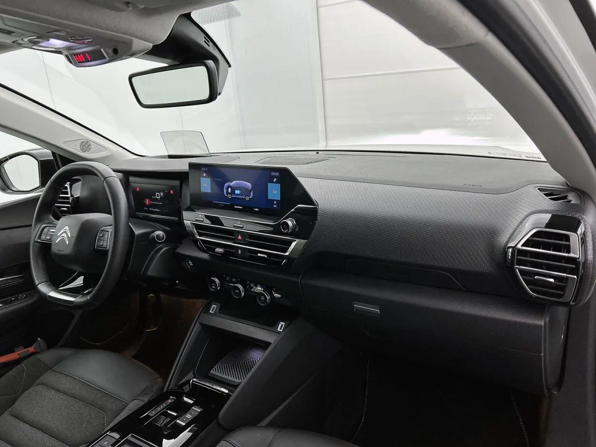 Feel Edition 50 kWh | ACCU 92% | Automaat | Head-up display | Camera | Navigatie | Parkeersensoren | Climate control | Cruise control | Lane assist |
