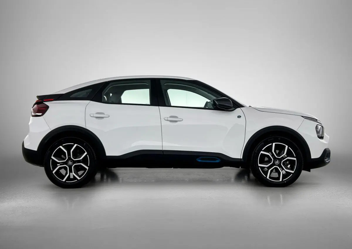 Feel Edition 50 kWh | ACCU 92% | Automaat | Head-up display | Camera | Navigatie | Parkeersensoren | Climate control | Cruise control | Lane assist |