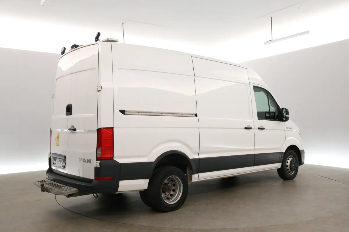 2.0 TDI 177PK L3H3 | Automaat | Dubbellucht | 3500KG Trekgew. | Airco | Cruise | Camera | Carplay | Trekhaak