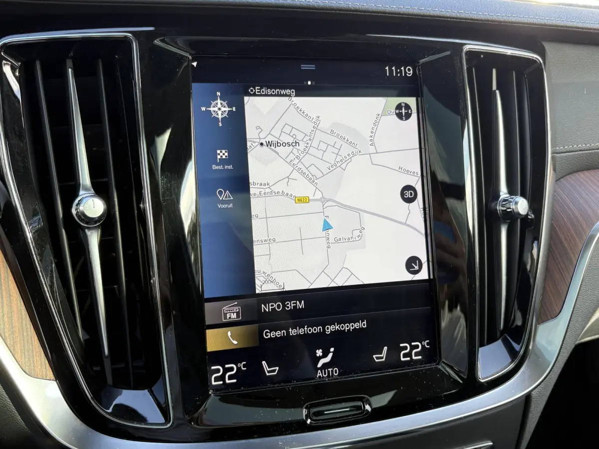 2.0 T5 Inscription VAN: € 26.900- VOOR: € 24.877,- UW HERFSTVOORDEEL: € 2.023,-| VOLVO DEALER ONDERHOUDEN | FULL OPTIONS| BOWERS & WILKINS| ELEK. TREKHAAK| PANO| STOELVENTILATIE| HUD| 