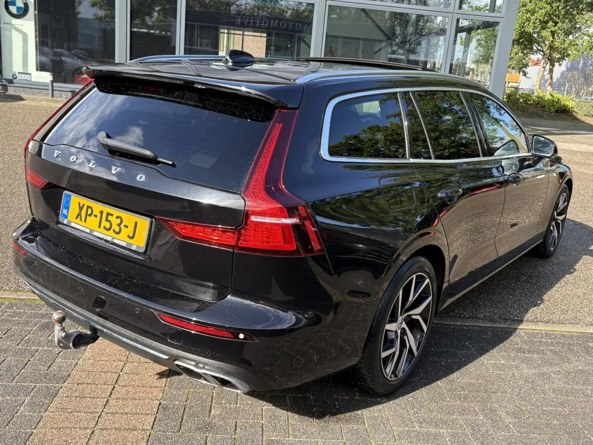 2.0 T5 Inscription VAN: € 26.900- VOOR: € 24.877,- UW HERFSTVOORDEEL: € 2.023,-| VOLVO DEALER ONDERHOUDEN | FULL OPTIONS| BOWERS & WILKINS| ELEK. TREKHAAK| PANO| STOELVENTILATIE| HUD| 