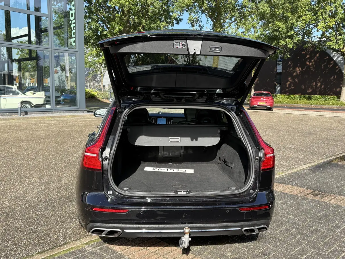 2.0 T5 Inscription VAN: € 26.900- VOOR: € 24.877,- UW HERFSTVOORDEEL: € 2.023,-| VOLVO DEALER ONDERHOUDEN | FULL OPTIONS| BOWERS & WILKINS| ELEK. TREKHAAK| PANO| STOELVENTILATIE| HUD| 