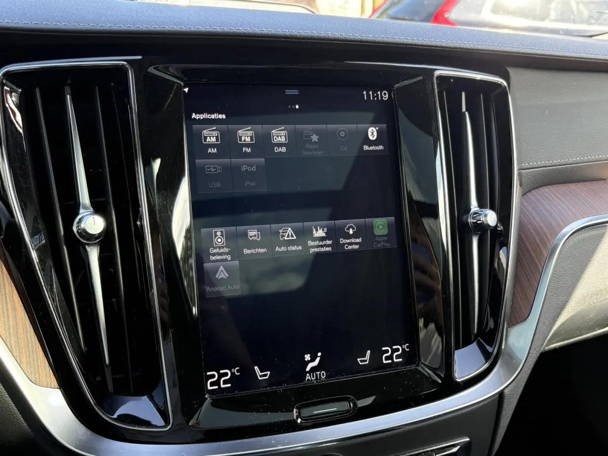 2.0 T5 Inscription VAN: € 26.900- VOOR: € 24.877,- UW HERFSTVOORDEEL: € 2.023,-| VOLVO DEALER ONDERHOUDEN | FULL OPTIONS| BOWERS & WILKINS| ELEK. TREKHAAK| PANO| STOELVENTILATIE| HUD| 