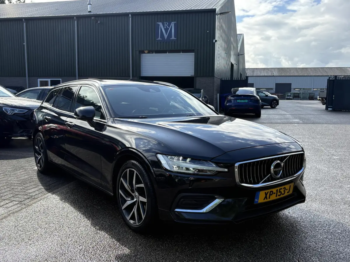 2.0 T5 Inscription VAN: € 26.900- VOOR: € 24.877,- UW HERFSTVOORDEEL: € 2.023,-| VOLVO DEALER ONDERHOUDEN | FULL OPTIONS| BOWERS & WILKINS| ELEK. TREKHAAK| PANO| STOELVENTILATIE| HUD| 