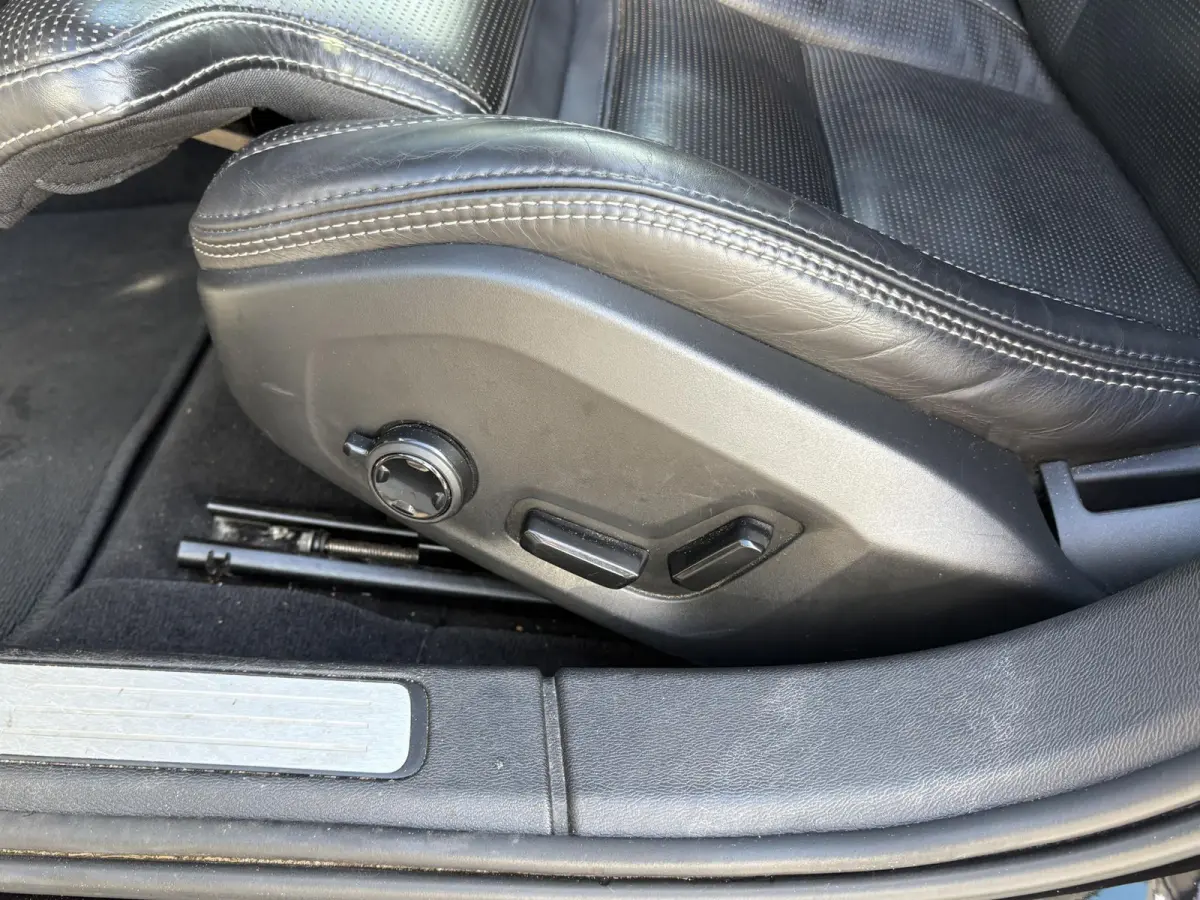 2.0 T5 Inscription VAN: € 26.900- VOOR: € 24.877,- UW HERFSTVOORDEEL: € 2.023,-| VOLVO DEALER ONDERHOUDEN | FULL OPTIONS| BOWERS & WILKINS| ELEK. TREKHAAK| PANO| STOELVENTILATIE| HUD| 