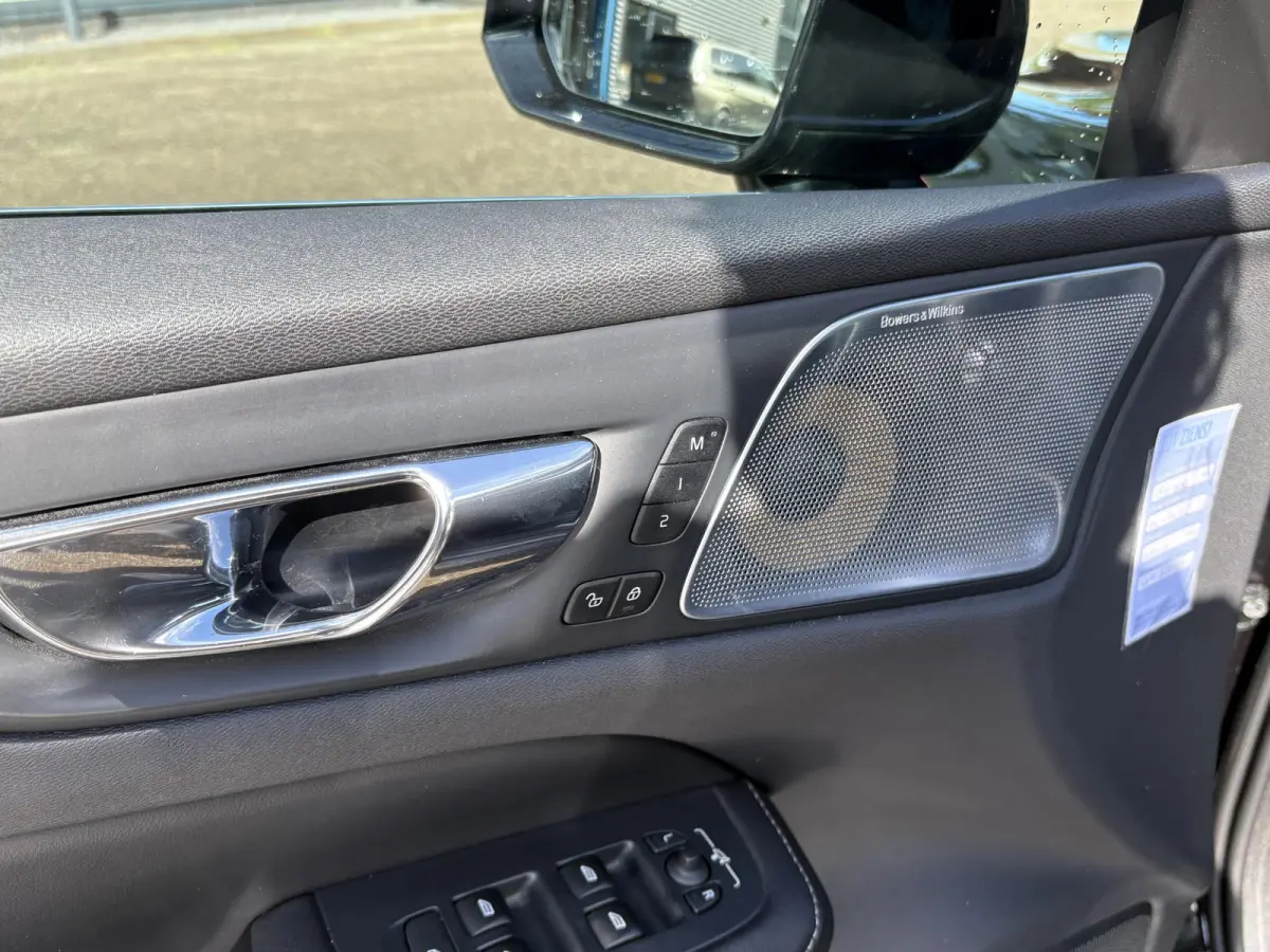 2.0 T5 Inscription VAN: € 26.900- VOOR: € 24.877,- UW HERFSTVOORDEEL: € 2.023,-| VOLVO DEALER ONDERHOUDEN | FULL OPTIONS| BOWERS & WILKINS| ELEK. TREKHAAK| PANO| STOELVENTILATIE| HUD| 