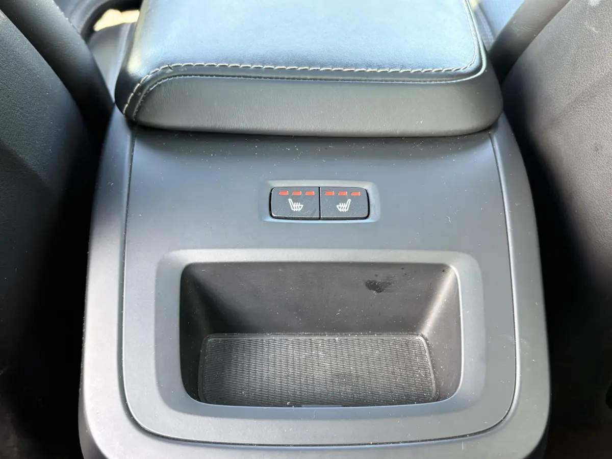 2.0 T5 Inscription VAN: € 26.900- VOOR: € 24.877,- UW HERFSTVOORDEEL: € 2.023,-| VOLVO DEALER ONDERHOUDEN | FULL OPTIONS| BOWERS & WILKINS| ELEK. TREKHAAK| PANO| STOELVENTILATIE| HUD| 