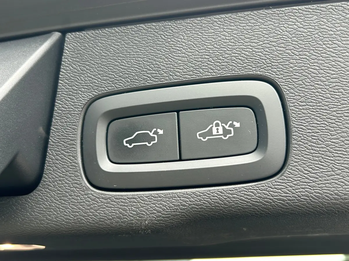 2.0 T6 Long Range AWD Plus Dark | Trekhaak | SOH 97% | Pano | Pilot Assist | BLIS | Stoel & stuurverwarming |