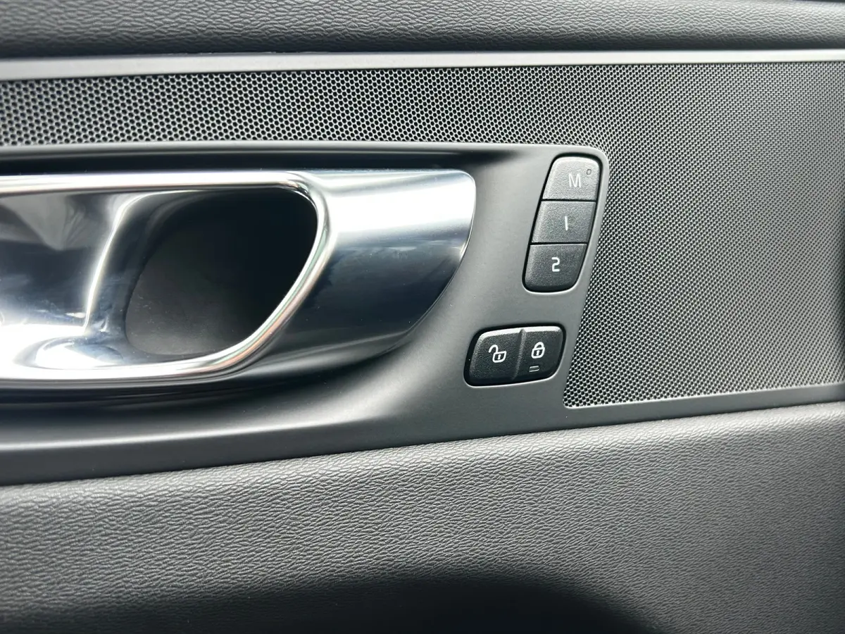 2.0 T6 Long Range AWD Plus Dark | Trekhaak | SOH 97% | Pano | Pilot Assist | BLIS | Stoel & stuurverwarming |