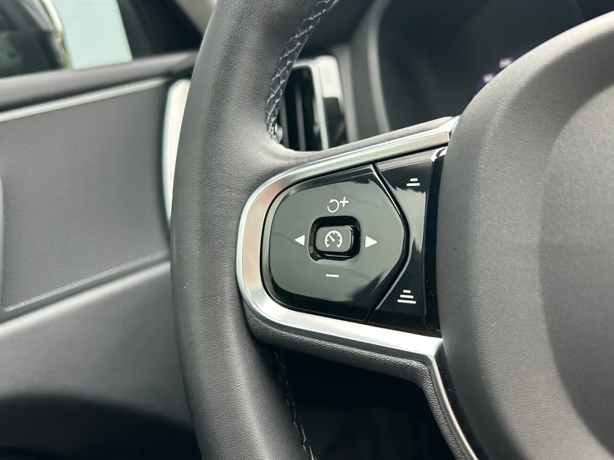 2.0 T6 Long Range AWD Plus Dark | Trekhaak | SOH 97% | Pano | Pilot Assist | BLIS | Stoel & stuurverwarming |