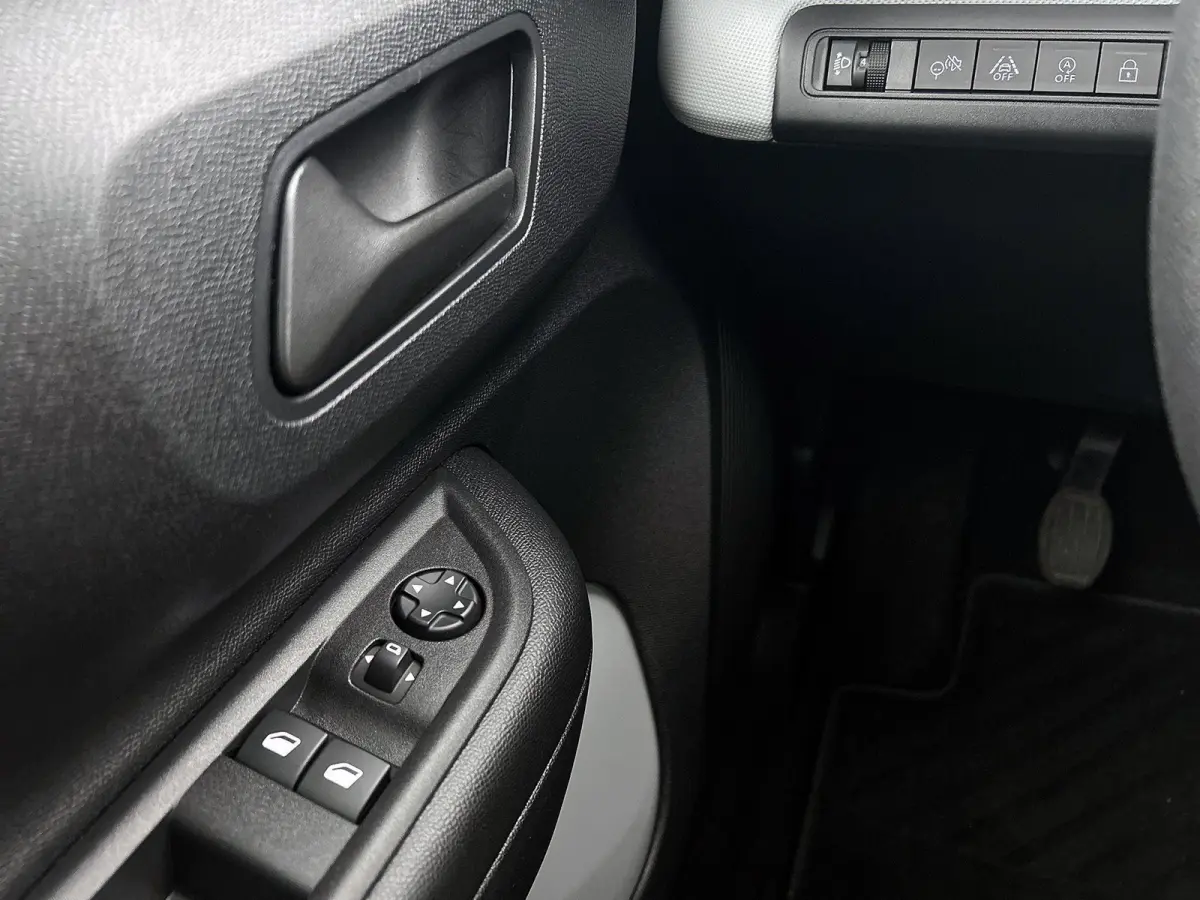 You 1.2 Turbo 100pk | Lage kilometerstand | Airco | Cruise Control | Parkeersensoren | Bluetooth | Automatisch dimlicht | Led koplampen | Multifunctioneel stuurwiel |