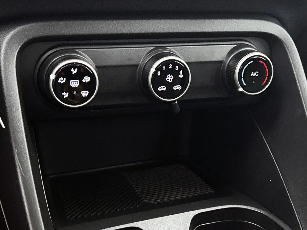 You 1.2 Turbo 100pk | Lage kilometerstand | Airco | Cruise Control | Parkeersensoren | Bluetooth | Automatisch dimlicht | Led koplampen | Multifunctioneel stuurwiel |