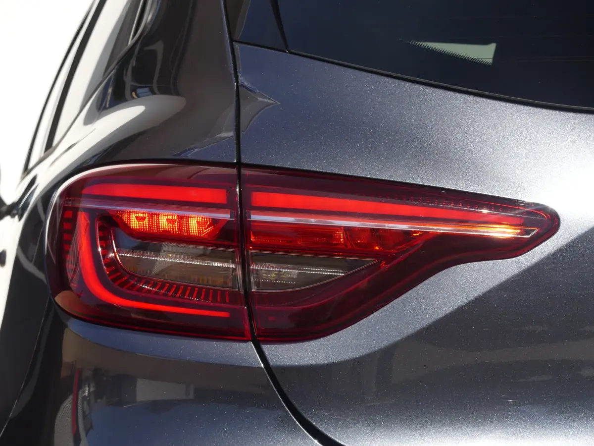 1.0 TCe Intens Lutecia | CAMERA | 360 CAMERA | PARKEERSENSOREN V+A | 17'' LMV | APPLE CARPLAY/ANDROID AUTO | NAVI | LMV 17" |