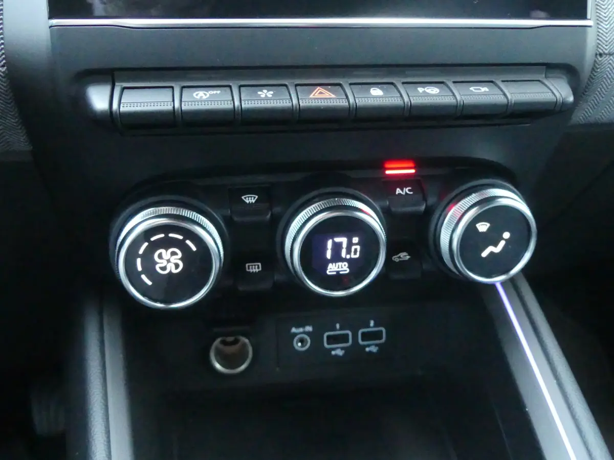 1.0 TCe Intens Lutecia | CAMERA | 360 CAMERA | PARKEERSENSOREN V+A | 17'' LMV | APPLE CARPLAY/ANDROID AUTO | NAVI | LMV 17" |