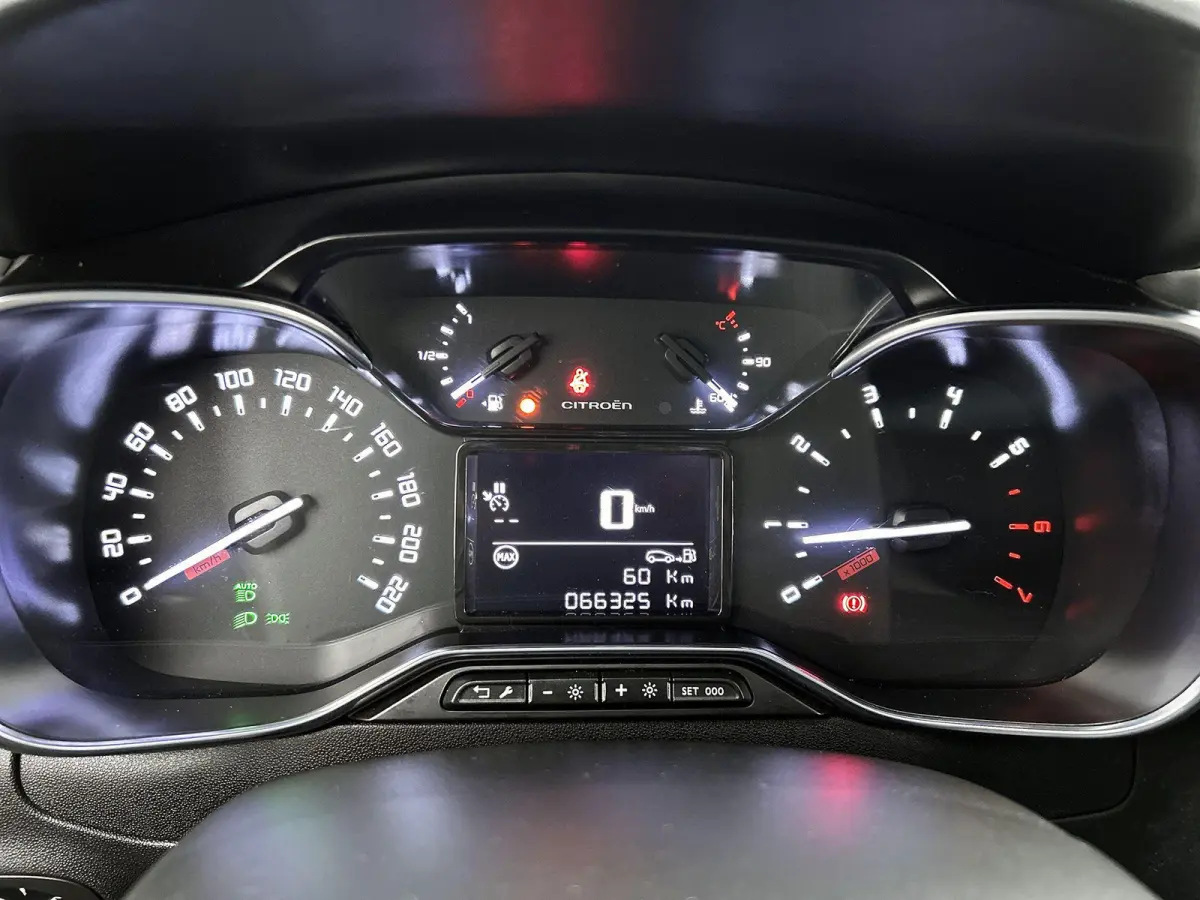 Shine 83pk | Navigatie | Achteruitrijcamera | Climate Control | Cruise Control | Parkeersensoren | Bluetooth | Apple Carplay / Android Auto | Elektrisch inklapbare spiegels | Afwijkende dakk