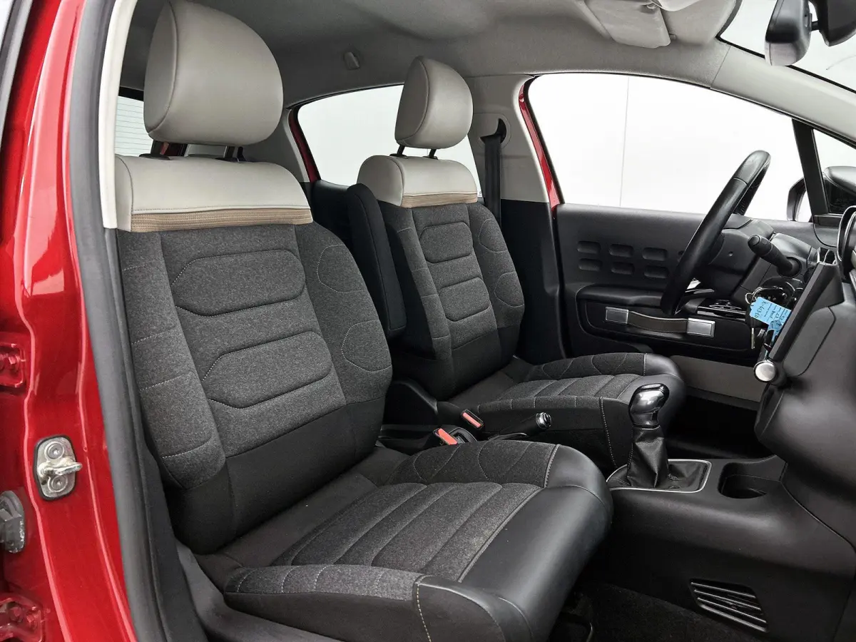 Shine 83pk | Navigatie | Achteruitrijcamera | Climate Control | Cruise Control | Parkeersensoren | Bluetooth | Apple Carplay / Android Auto | Elektrisch inklapbare spiegels | Afwijkende dakk