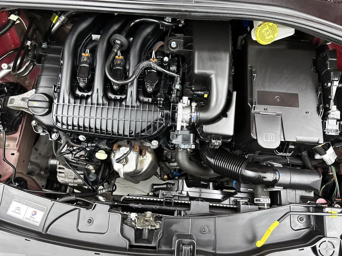 Shine 83pk | Navigatie | Achteruitrijcamera | Climate Control | Cruise Control | Parkeersensoren | Bluetooth | Apple Carplay / Android Auto | Elektrisch inklapbare spiegels | Afwijkende dakk