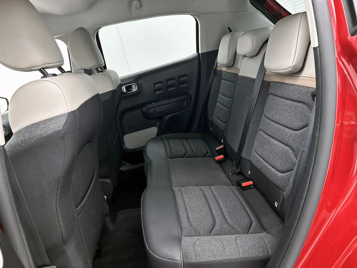 Shine 83pk | Navigatie | Achteruitrijcamera | Climate Control | Cruise Control | Parkeersensoren | Bluetooth | Apple Carplay / Android Auto | Elektrisch inklapbare spiegels | Afwijkende dakk