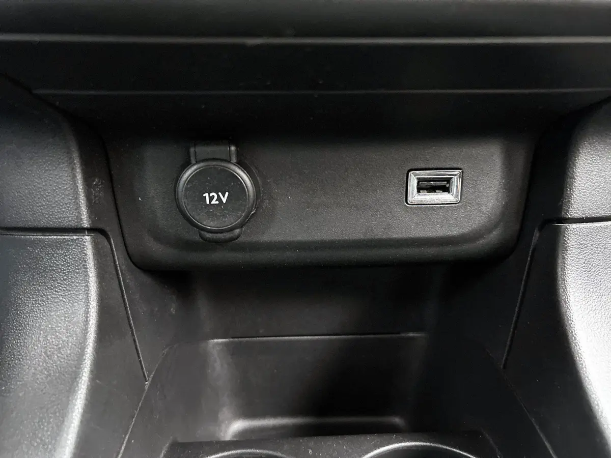 Shine 83pk | Navigatie | Achteruitrijcamera | Climate Control | Cruise Control | Parkeersensoren | Bluetooth | Apple Carplay / Android Auto | Elektrisch inklapbare spiegels | Afwijkende dakk