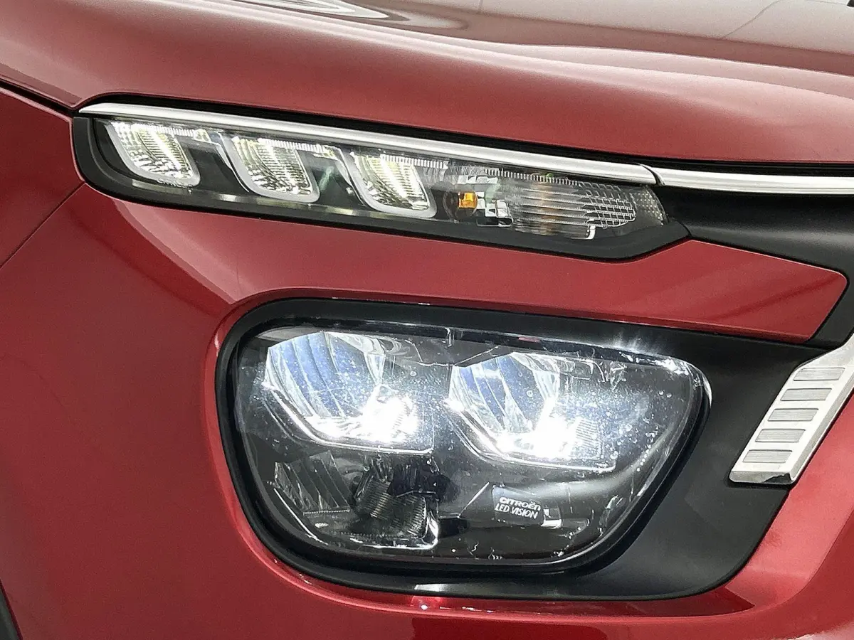 Shine 83pk | Navigatie | Achteruitrijcamera | Climate Control | Cruise Control | Parkeersensoren | Bluetooth | Apple Carplay / Android Auto | Elektrisch inklapbare spiegels | Afwijkende dakk