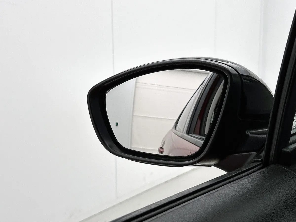 Shine 83pk | Navigatie | Achteruitrijcamera | Climate Control | Cruise Control | Parkeersensoren | Bluetooth | Apple Carplay / Android Auto | Elektrisch inklapbare spiegels | Afwijkende dakk