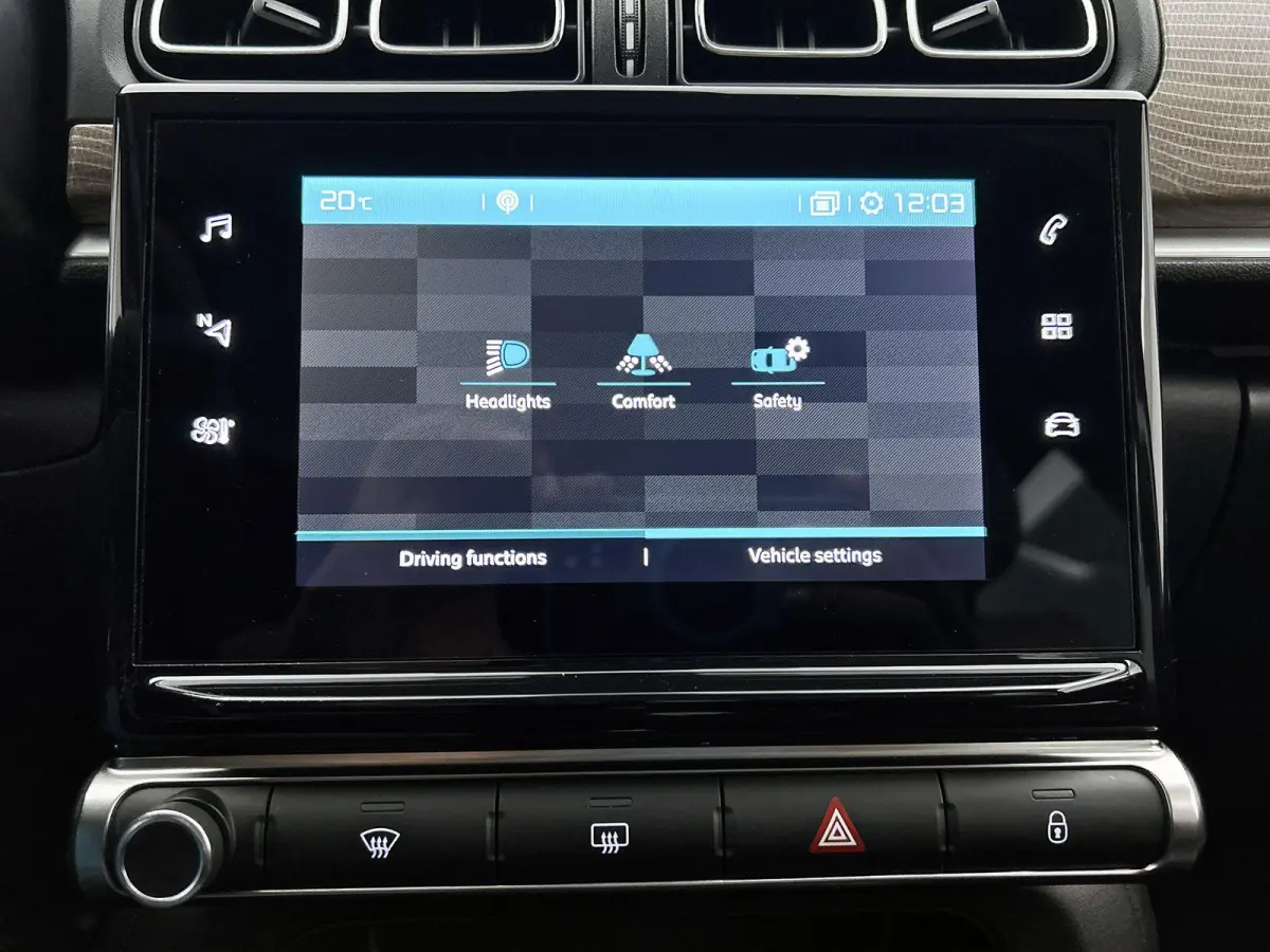 Shine 83pk | Navigatie | Achteruitrijcamera | Climate Control | Cruise Control | Parkeersensoren | Bluetooth | Apple Carplay / Android Auto | Elektrisch inklapbare spiegels | Afwijkende dakk