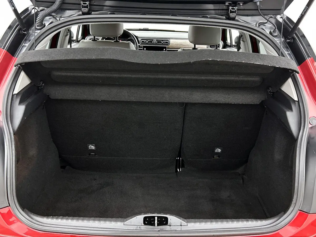 Shine 83pk | Navigatie | Achteruitrijcamera | Climate Control | Cruise Control | Parkeersensoren | Bluetooth | Apple Carplay / Android Auto | Elektrisch inklapbare spiegels | Afwijkende dakk