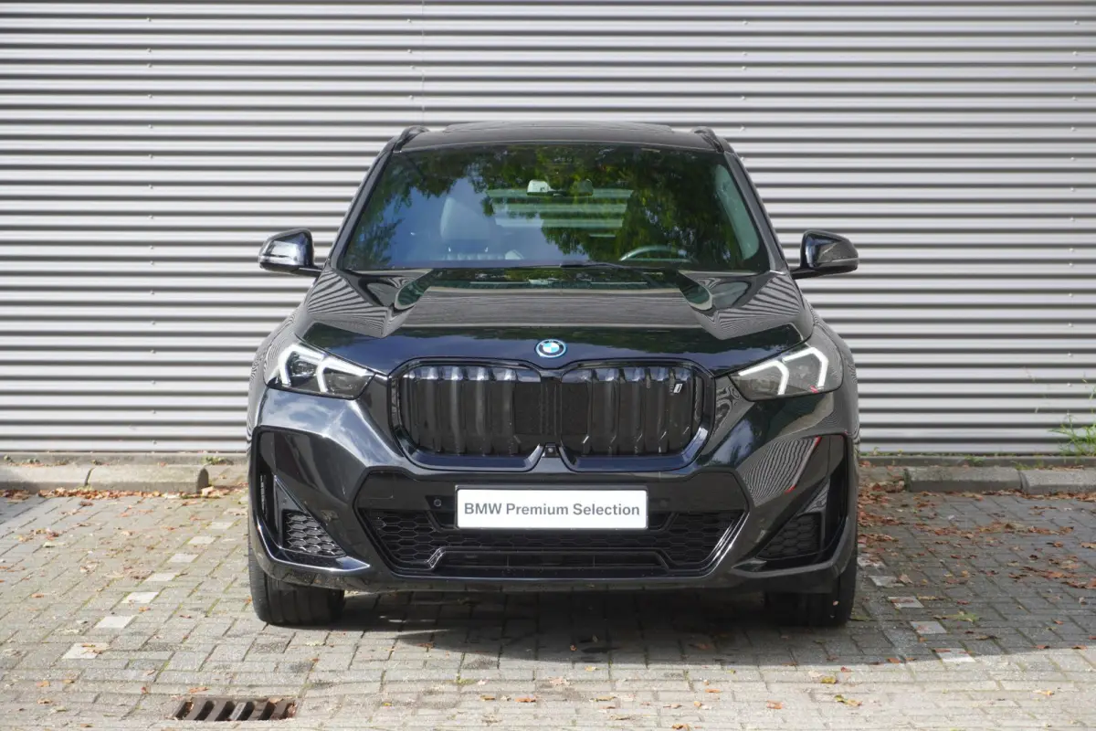 xDrive30 | M Sportpakket Pro | Innovation Pack | Glazen panoramadak | Trekhaak met elektrisch wegklapbare kogel | Harman Kardon HiFi Sound system | Driving Assistant Professional