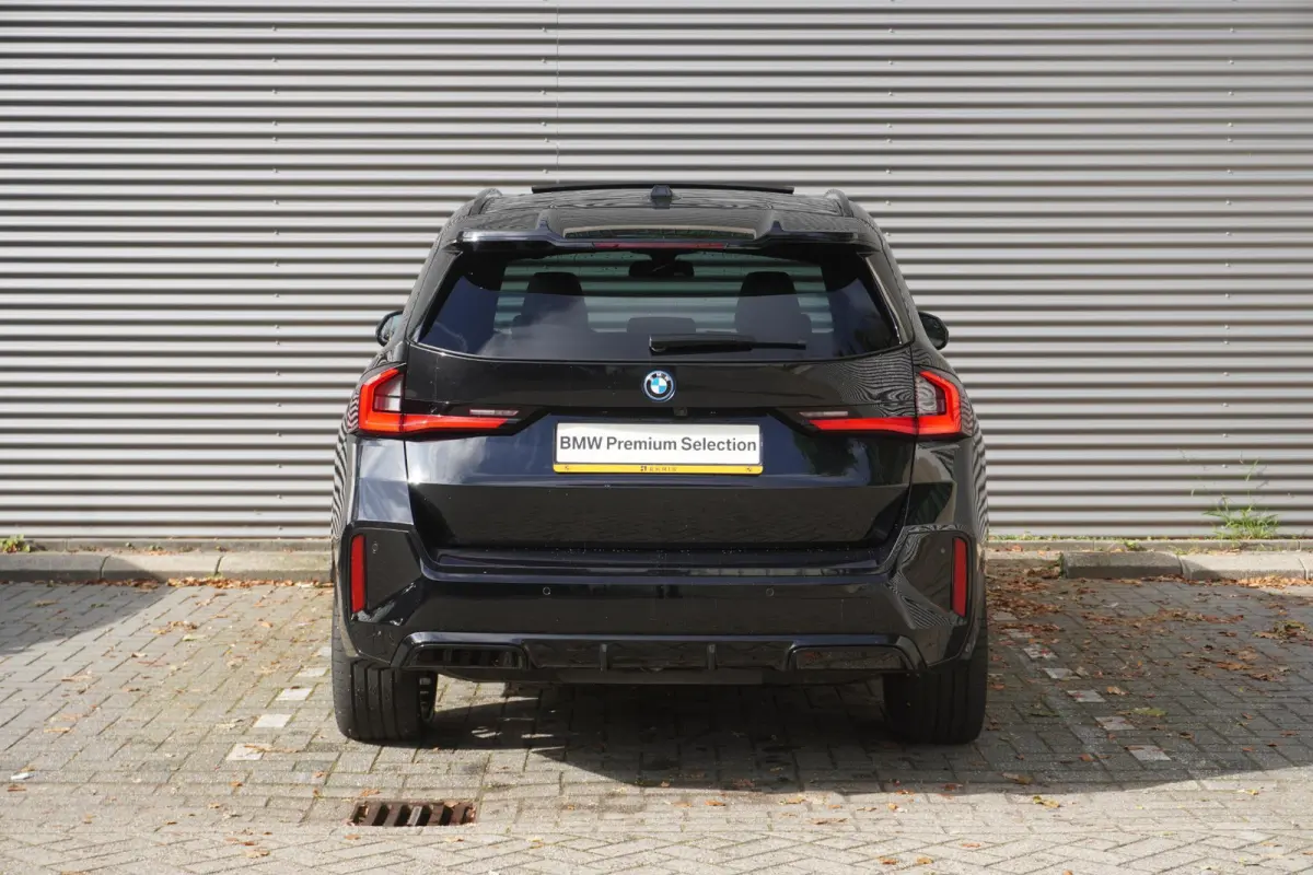 xDrive30 | M Sportpakket Pro | Innovation Pack | Glazen panoramadak | Trekhaak met elektrisch wegklapbare kogel | Harman Kardon HiFi Sound system | Driving Assistant Professional